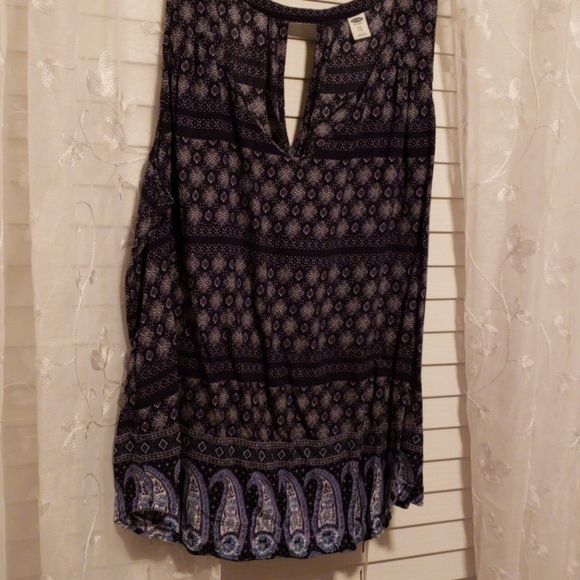 Old Navy keyhole tank top - Picture 1 of 3